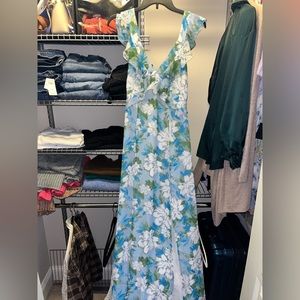Lulu’s blue floral dress